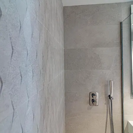 Cah - Large Terrace, Indoor Pool And Gym Apartment *