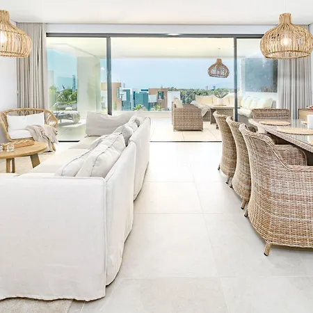 Cah - Large Terrace, Indoor Pool And Gym Apartment
