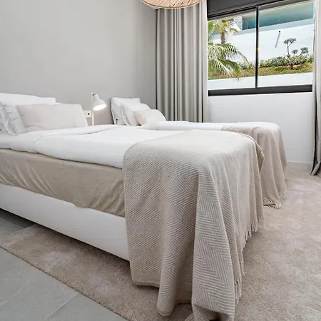Cah - Large Terrace, Indoor Pool And Gym Apartment *
